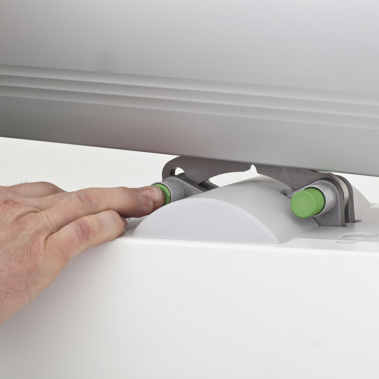 Quick release device for trolley
